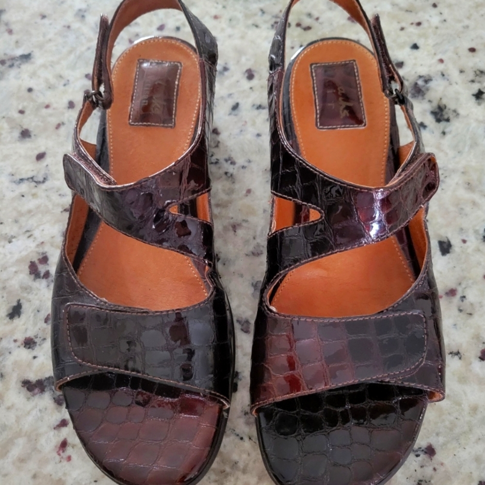 Clark's Brown Patent Sandal 10N